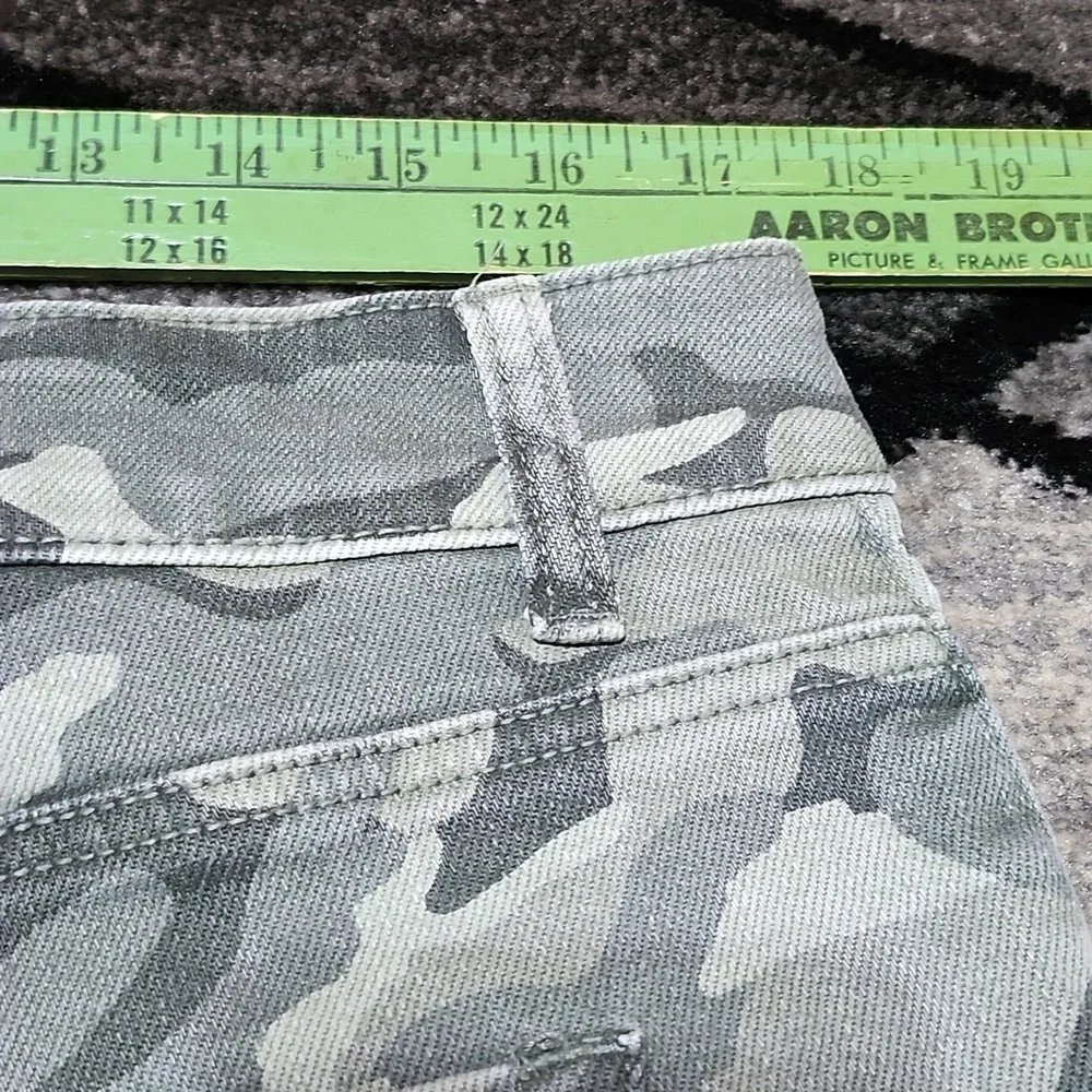 MAURICES HIGH-RISE CAMO RAW-EDGE DENIM JEAN SHORTS